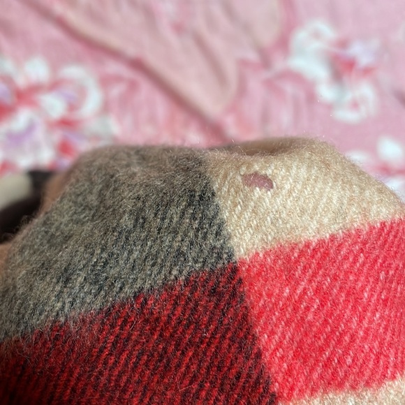 Authentic Burberry Cashmere Scarf - Picture 6 of 6